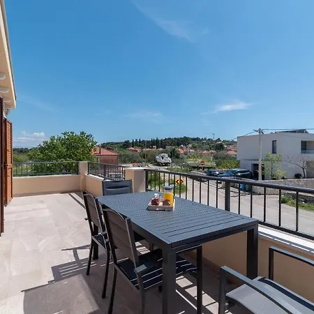 Vanessa - Ciovo * Trogir