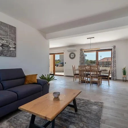 Vanessa - Ciovo * Trogir